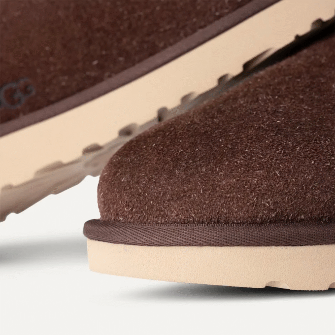 Clásicas zapatillas sin cordones de ante afelpado