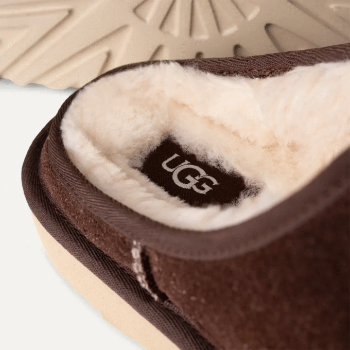 Clásicas zapatillas sin cordones de ante afelpado